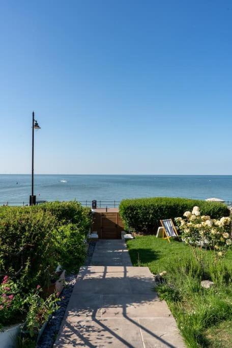 Beachfront Luxury Home With Spectacular Sea Views Herne Bay Exteriör bild