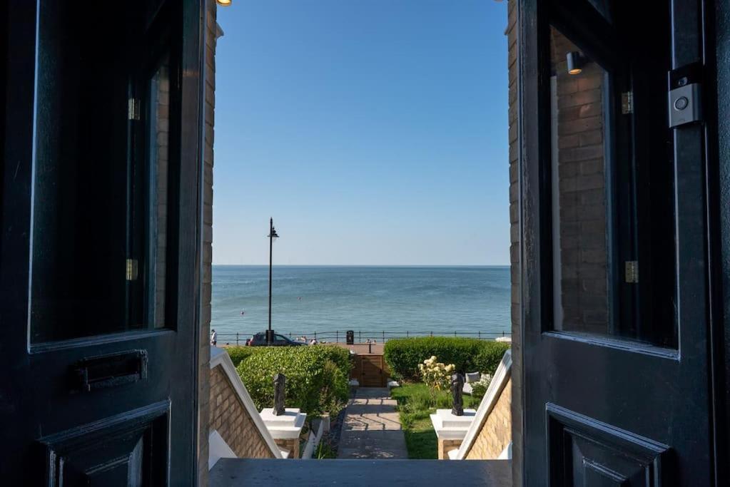 Beachfront Luxury Home With Spectacular Sea Views Herne Bay Exteriör bild